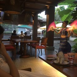 西双版纳洲际度假酒店泰傣餐厅 热带雨林中的味觉盛宴